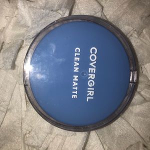 NEW Cover girl clean matte powder NEW